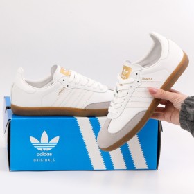 حذاء Adidas