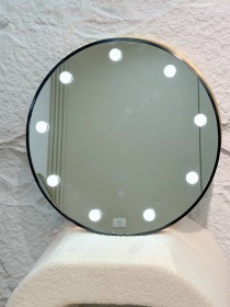 مرآة مضيئة